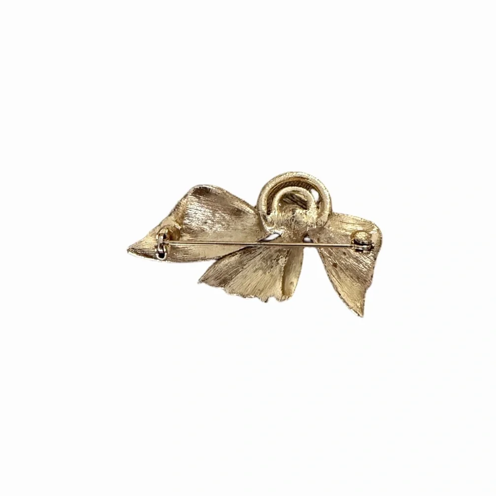 Vintage Gold Tone Bow Brooch with Pearl Accent | Classic Elegant Pin